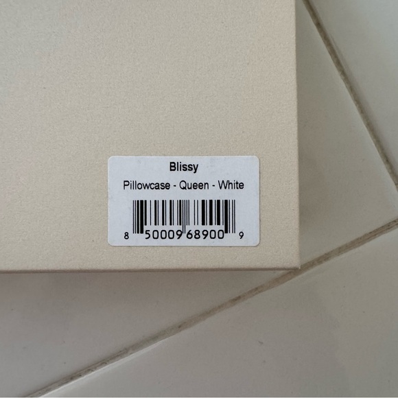 Blissy silk queen pillowcase - Picture 4 of 4